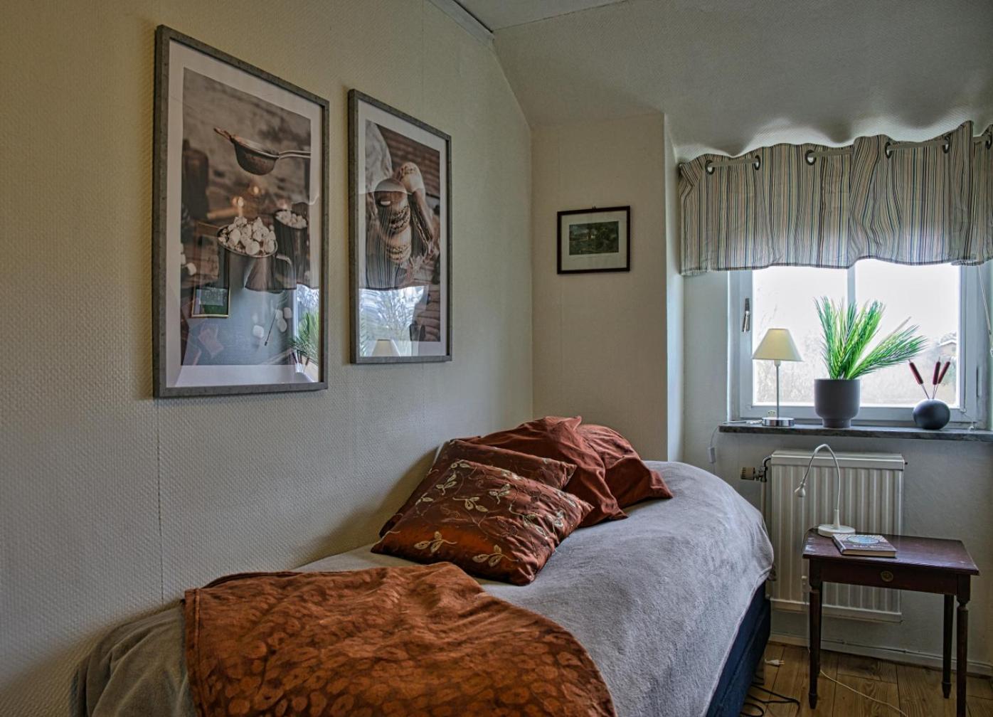 Bed And Books Pa Oesterlens Gaesthaerbaerge Glemminge Kültér fotó